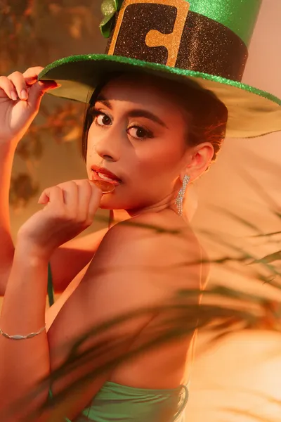 Live sex webcam photo for VioletCamel #6101355