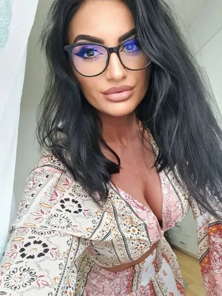 Live sex webcam photo for IzzaHicks #5677168