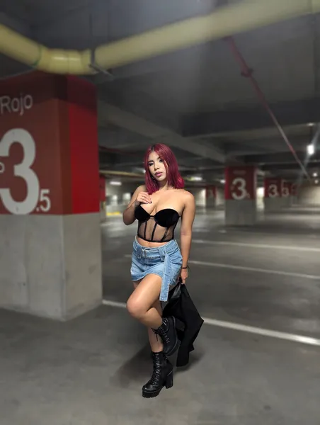 Live sex webcam photo for SophiThomas #6339251