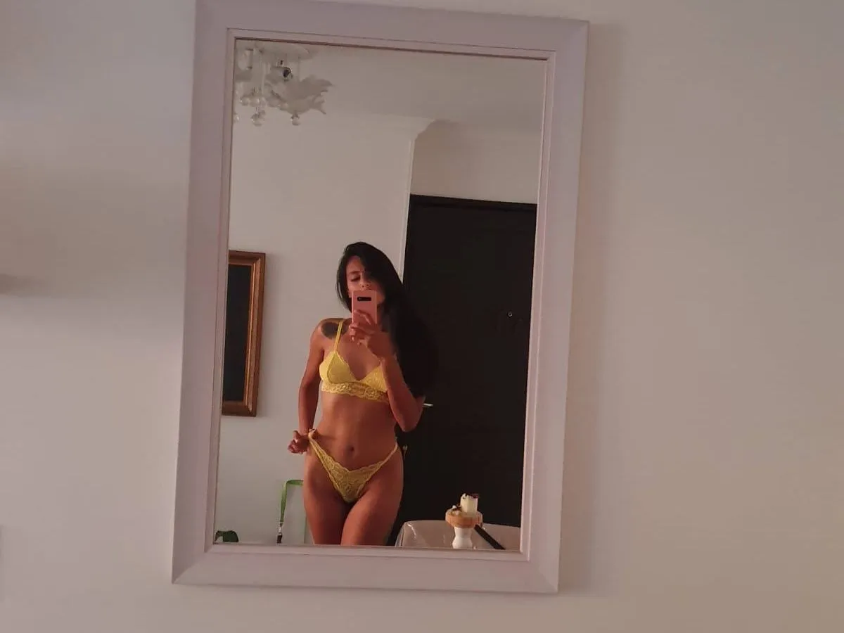 Live sex webcam photo for MirandaGlam29 #5689182