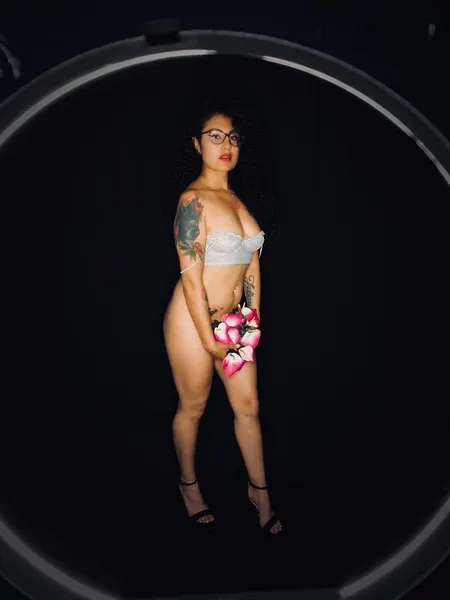 Live sex webcam photo for FloraaLuna #5701672