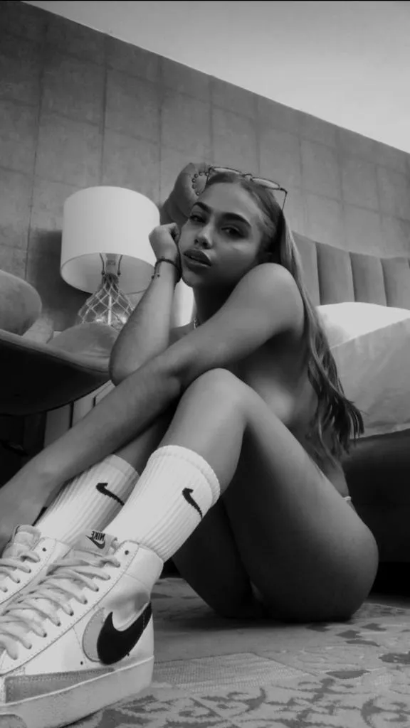 Live sex webcam photo for AnnieAdaams #7894638