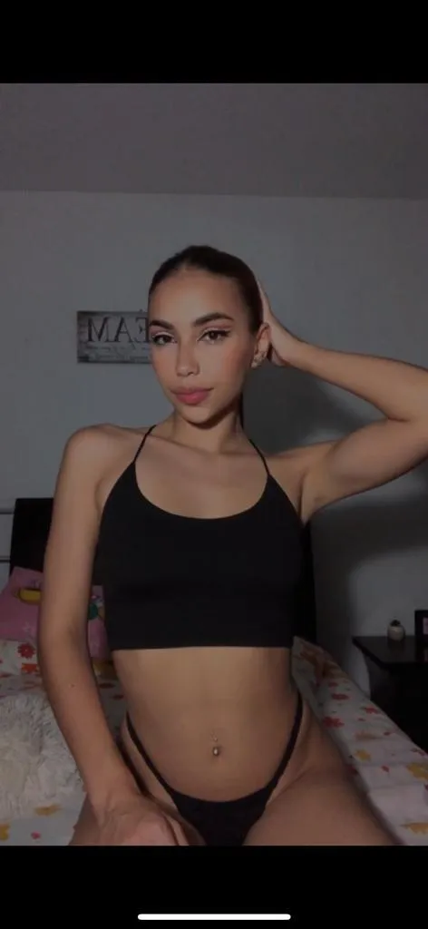 Live sex webcam photo for AnnieAdaams #7894503