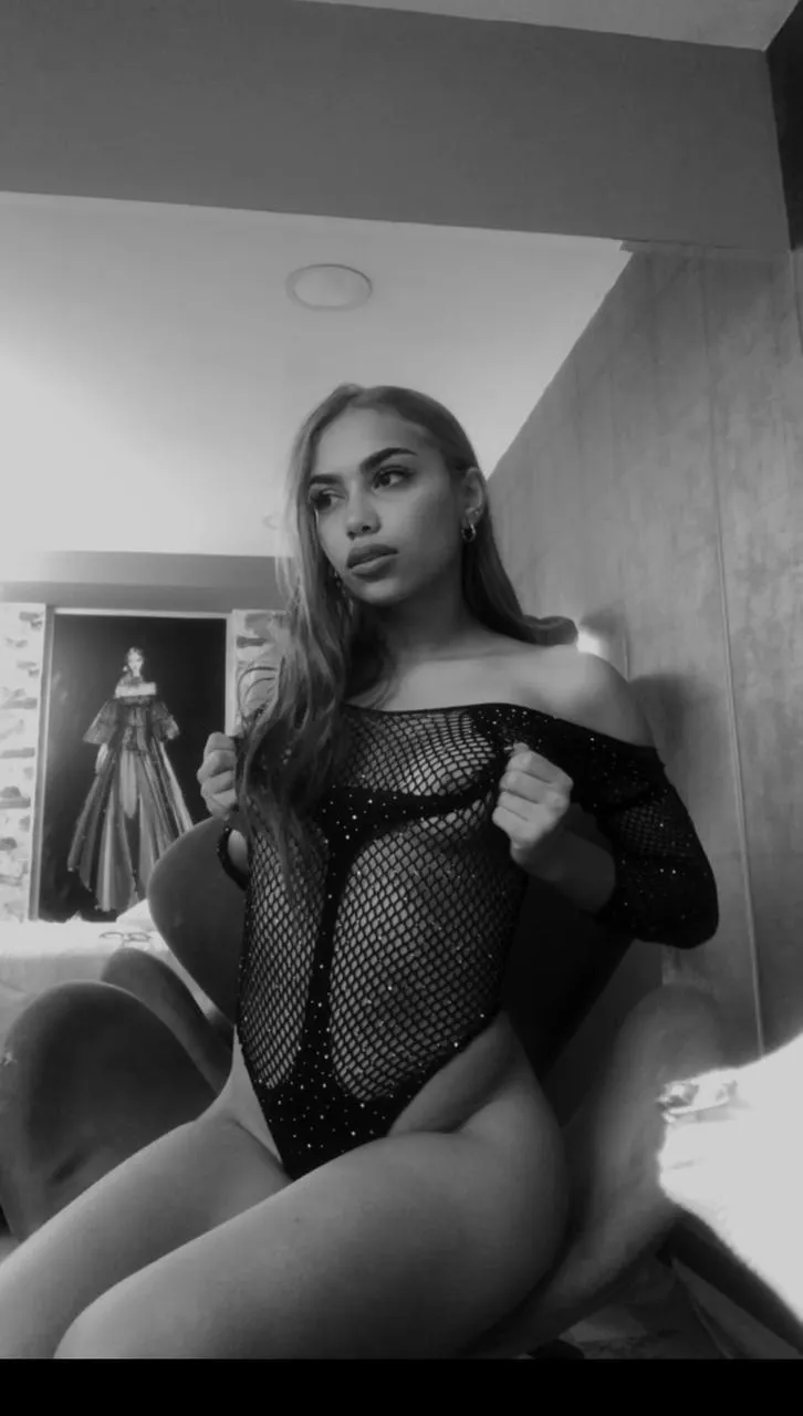 Live sex webcam photo for AnnieAdaams #7894614
