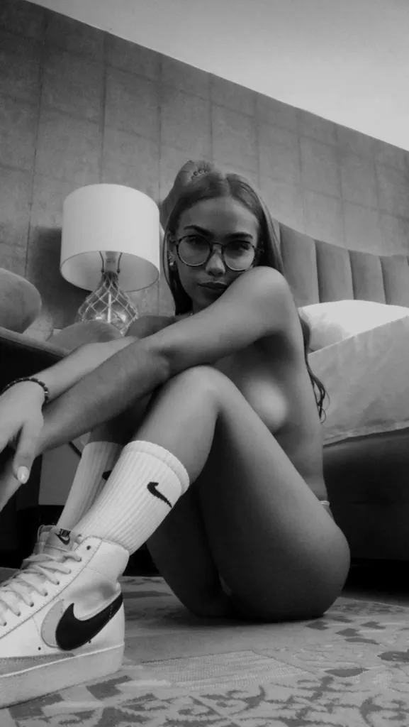 Live sex webcam photo for AnnieAdaams #7894623
