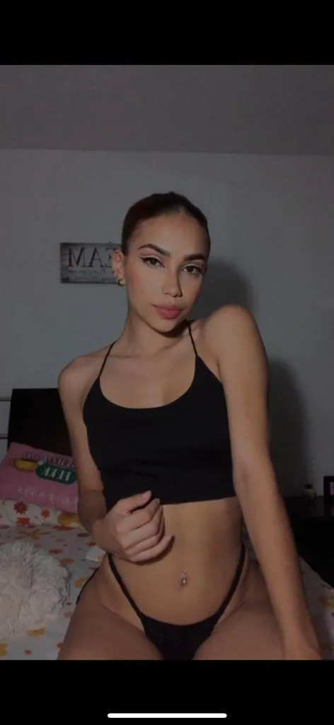 Live sex webcam photo for AnnieAdaams #7894502
