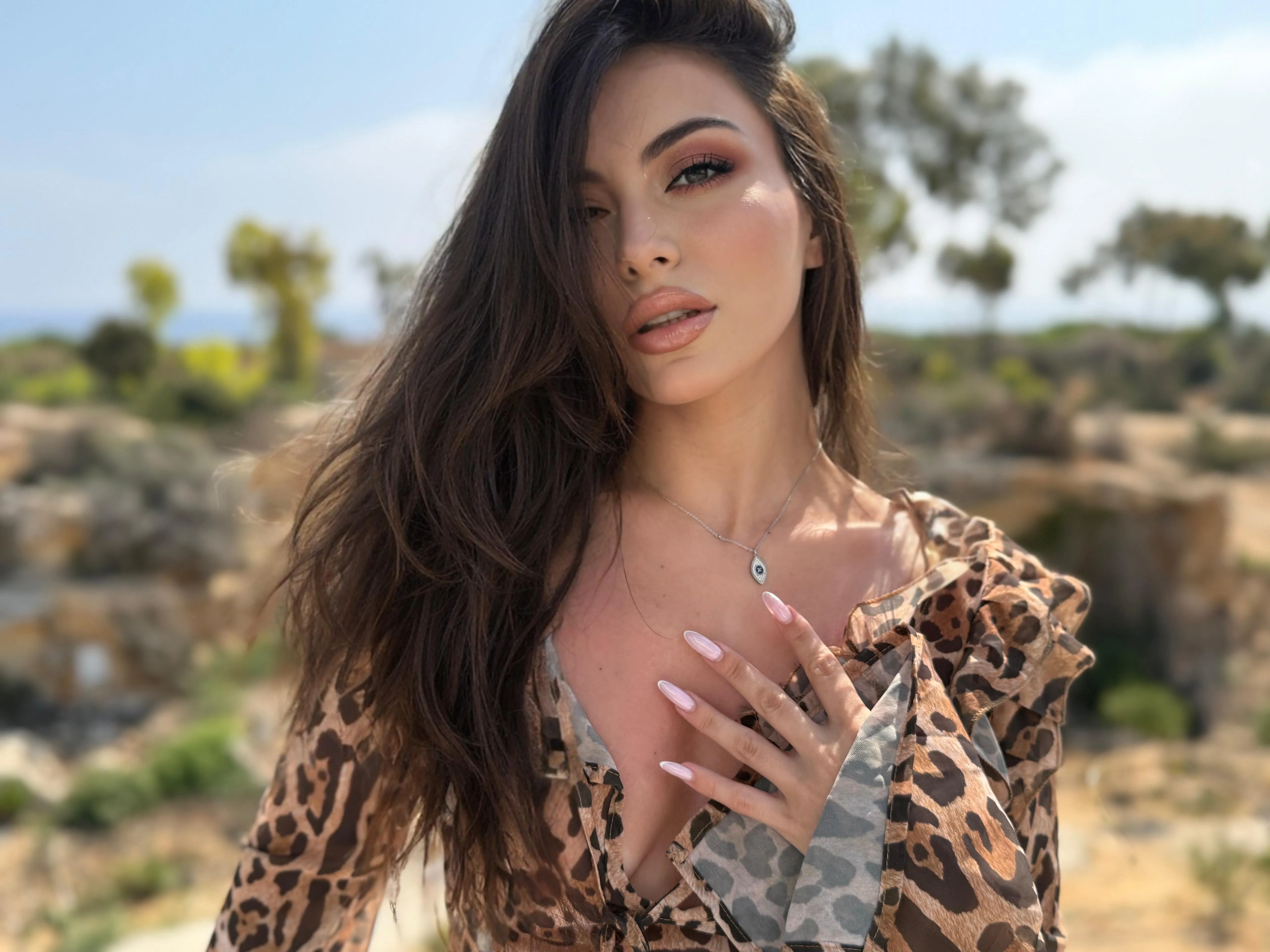 Live sex webcam photo for MoniqueMincs #7452774