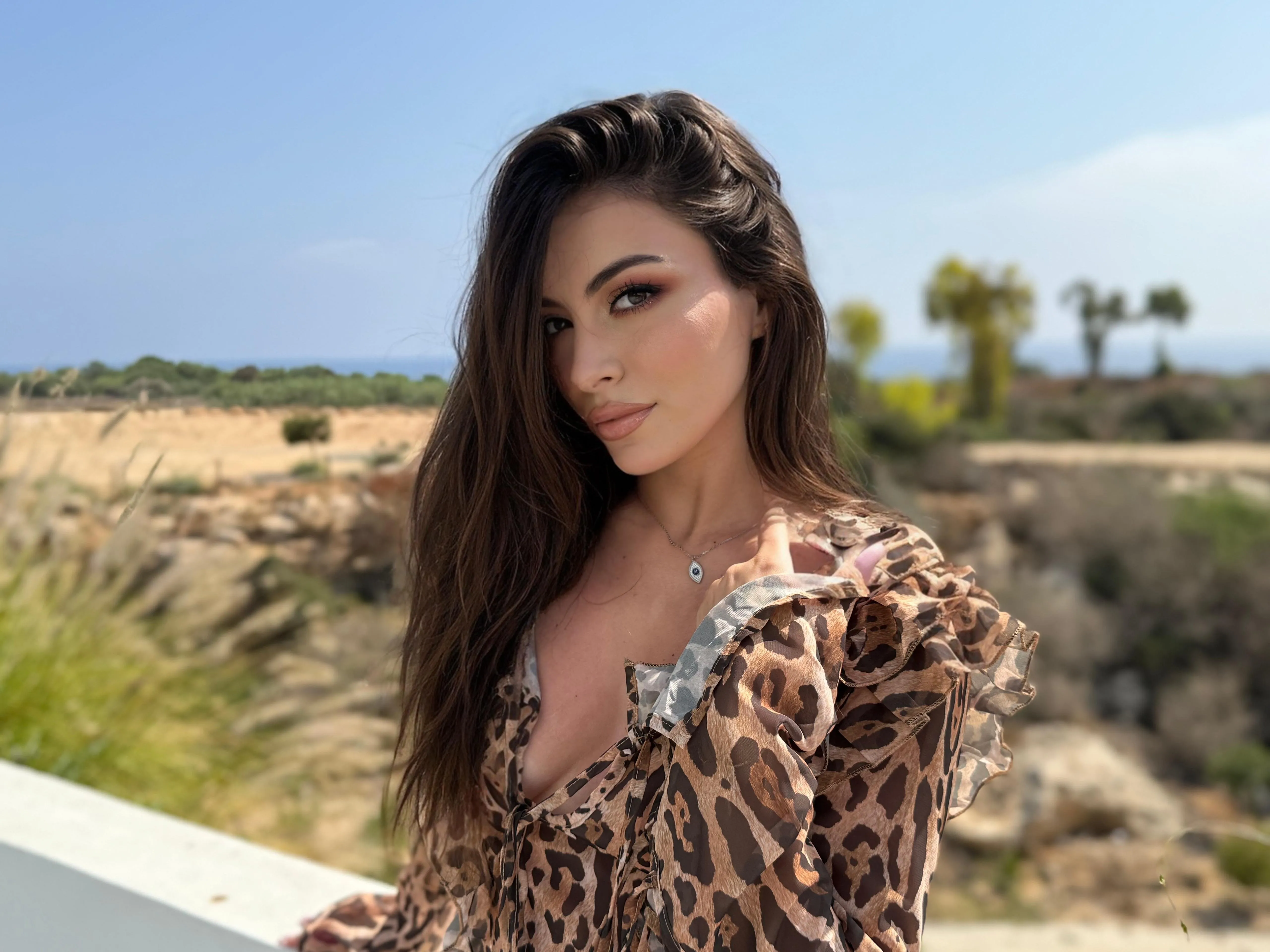 Live sex webcam photo for MoniqueMincs #7452780