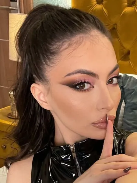 Live sex webcam photo for MoniqueMincs #7210331