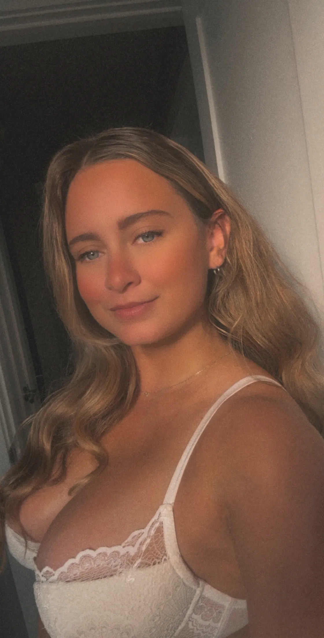 Live sex webcam photo for xoLoveSophie #8021548