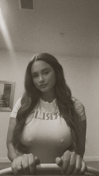 Live sex webcam photo for xoLoveSophie #7060631