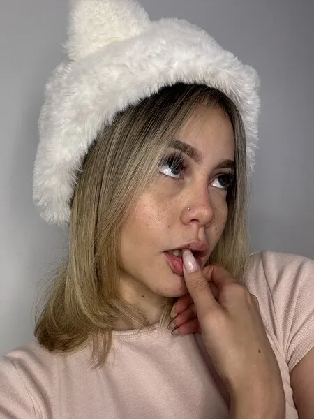 Live sex webcam photo for LoreenCute #6320904