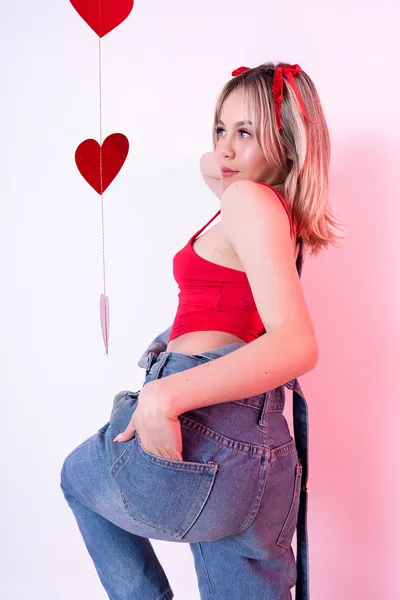 Live sex webcam photo for LoreenCute #6899226