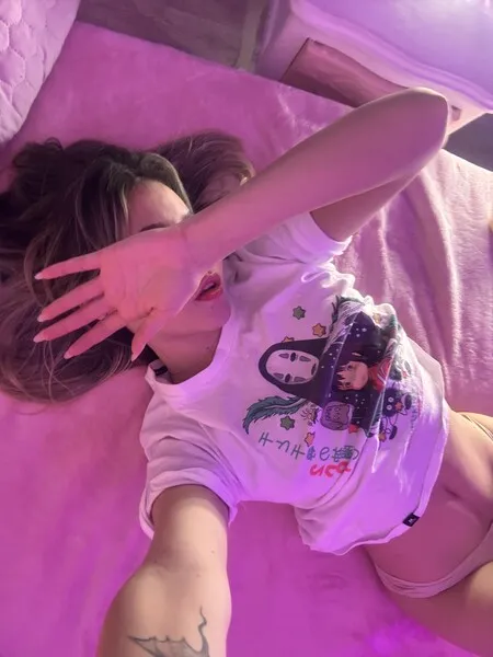 Live sex webcam photo for LoreenCute #6486011