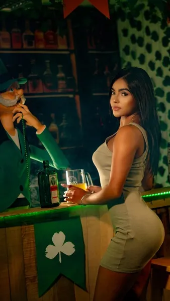 Live sex webcam photo for MiaaCaastro #7251393