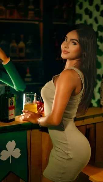 Live sex webcam photo for MiaaCaastro #7251339