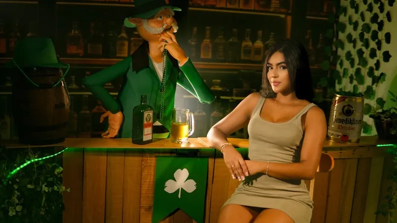 Live sex webcam photo for MiaaCaastro #7251395