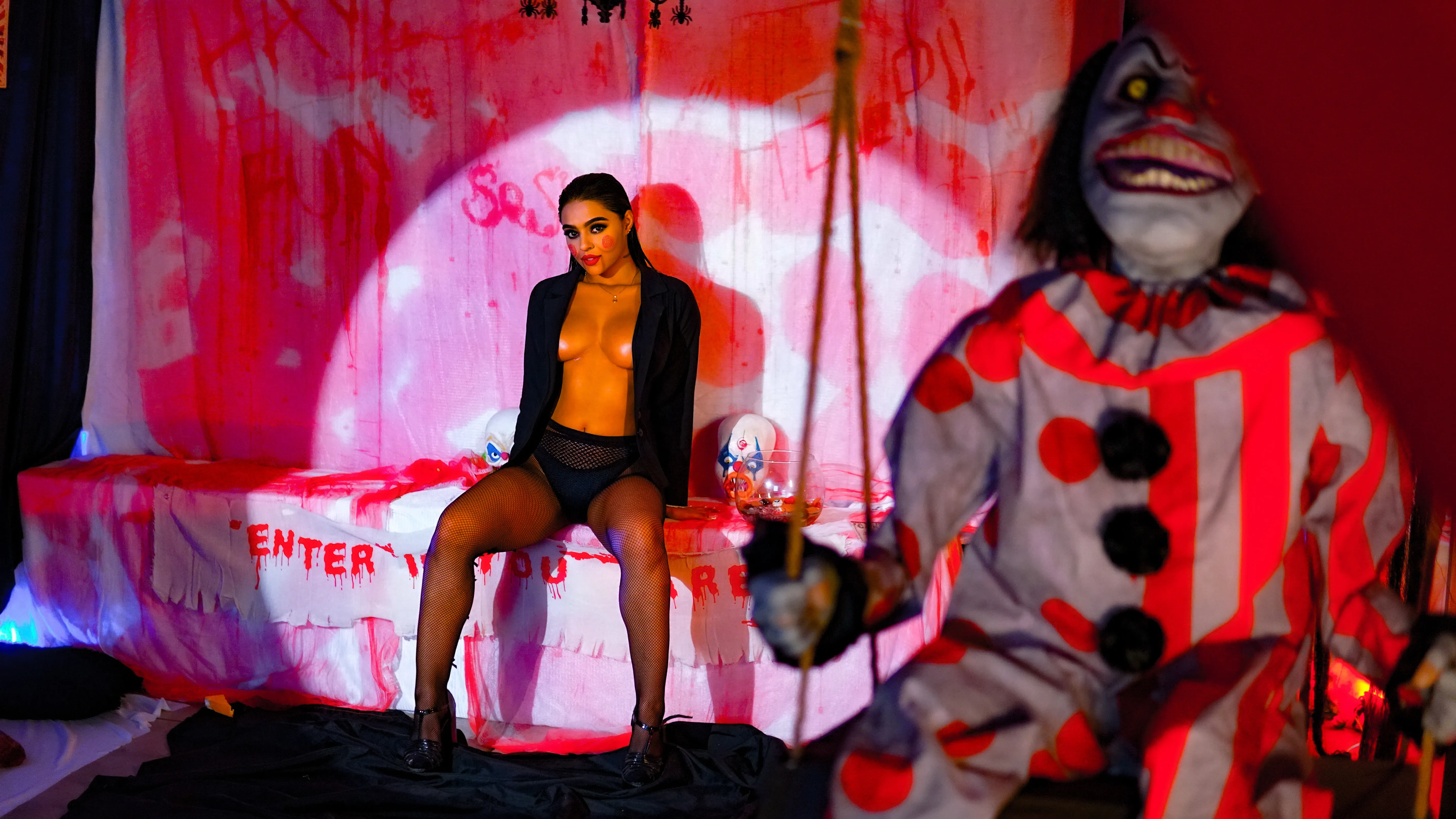 Live sex webcam photo for MiaaCaastro #7445367