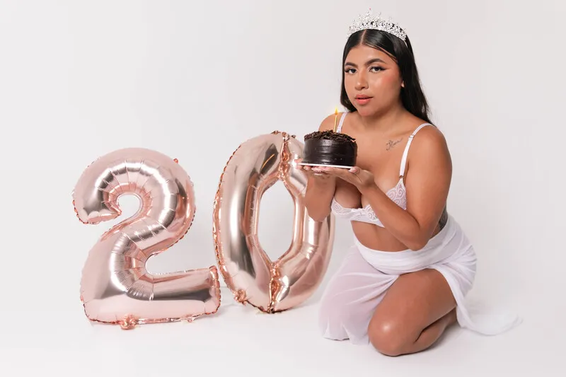 Live sex webcam photo for PaulaMonet #6417057