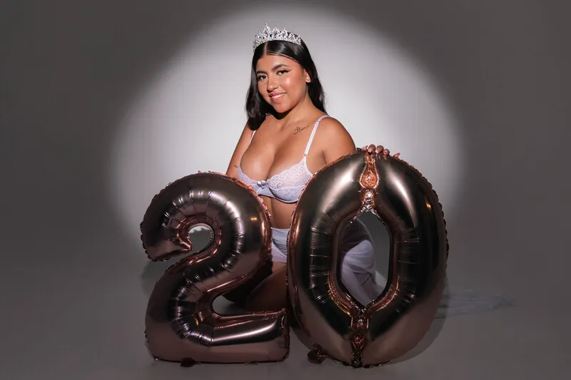 Live sex webcam photo for PaulaMonet #6417054