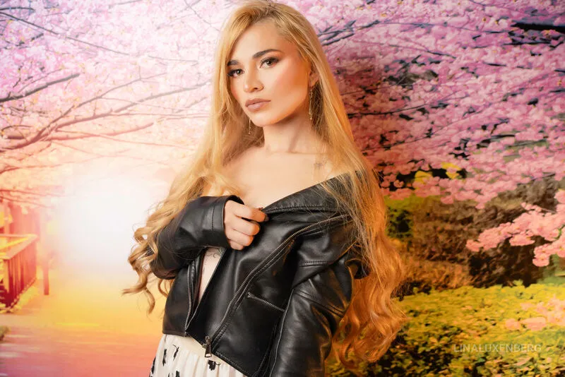 Live sex webcam photo for LinaLuxenberg #5736228