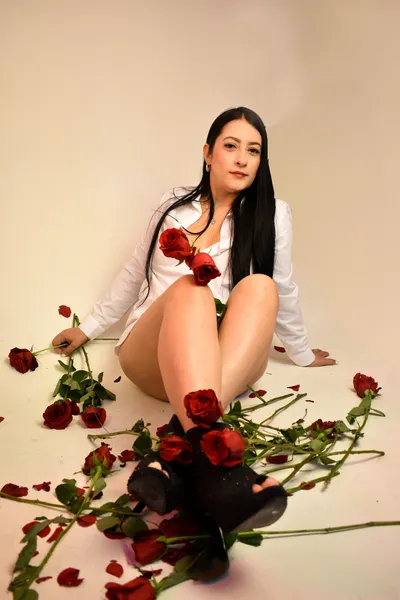 Live sex webcam photo for KameliaDuran #7110619