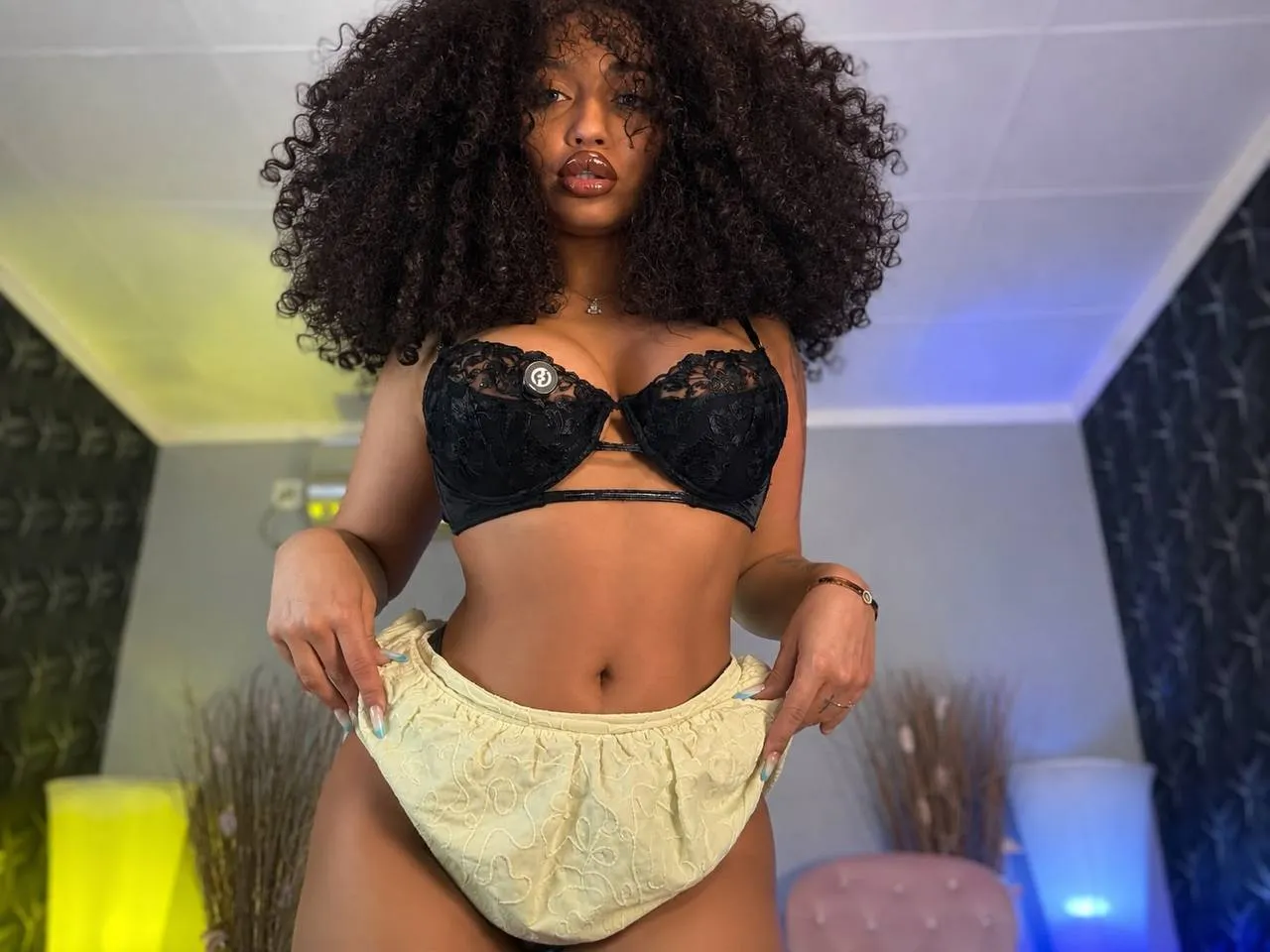 Live sex webcam photo for MoanforU #8642086