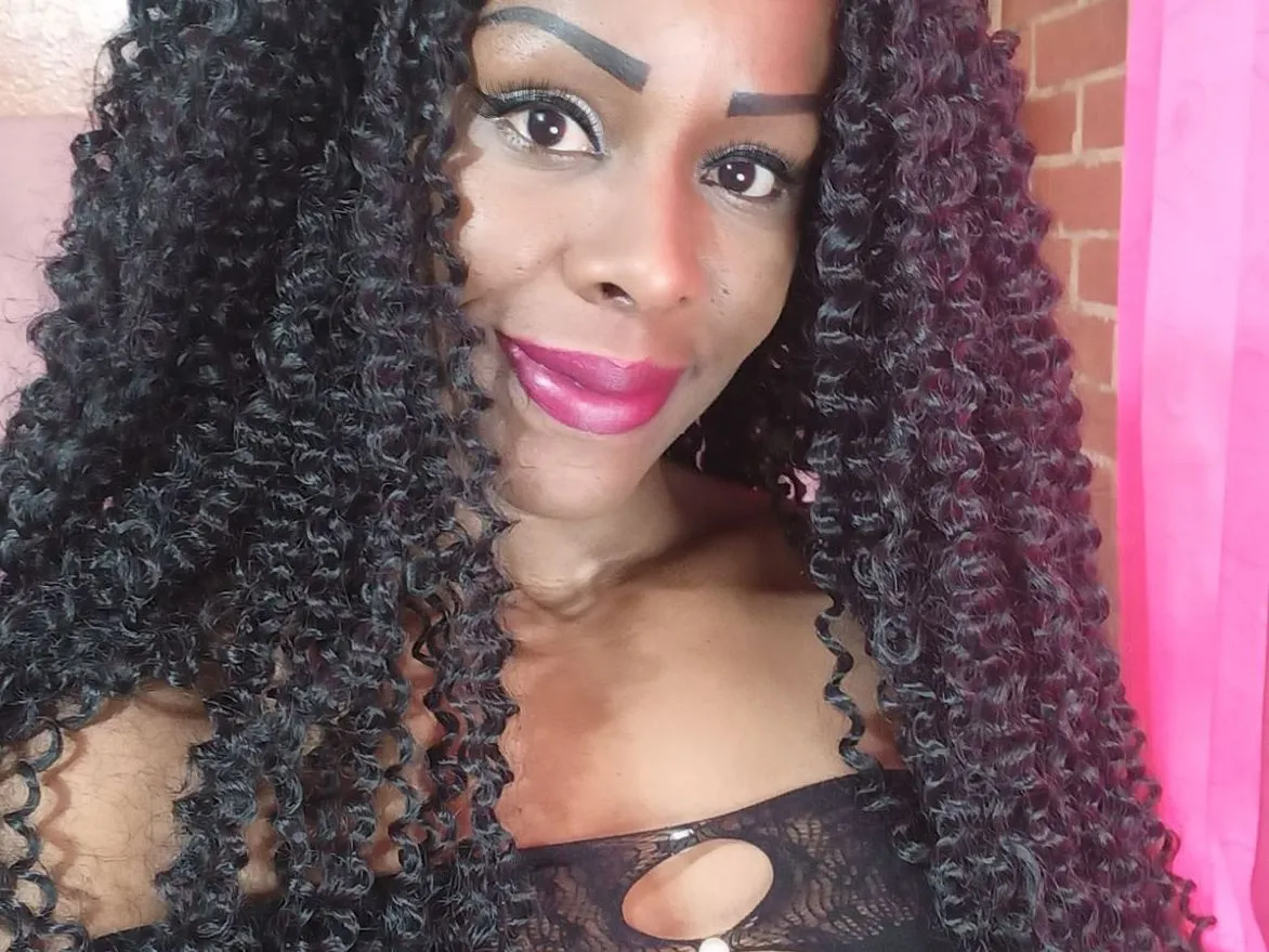 Live sex webcam photo for TharaWilliam #5710952