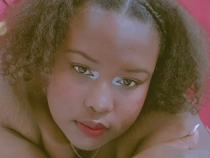 Live sex webcam photo for LuciuLu #5788347