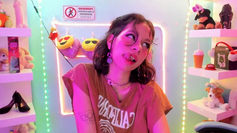 Live sex webcam photo for ChloeSorni #5883370