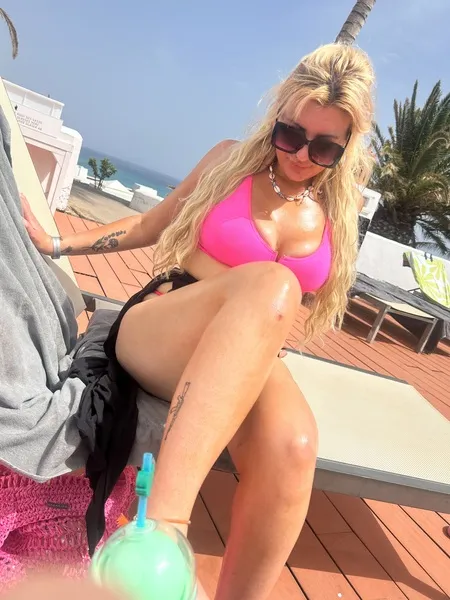 Live sex webcam photo for BarbieGirlGoneBad #7402883