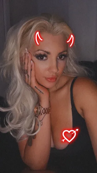 Live sex webcam photo for BarbieGirlGoneBad #7402878