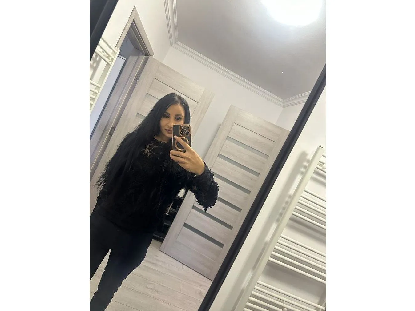 Live sex webcam photo for MONIYQUEE #5738620