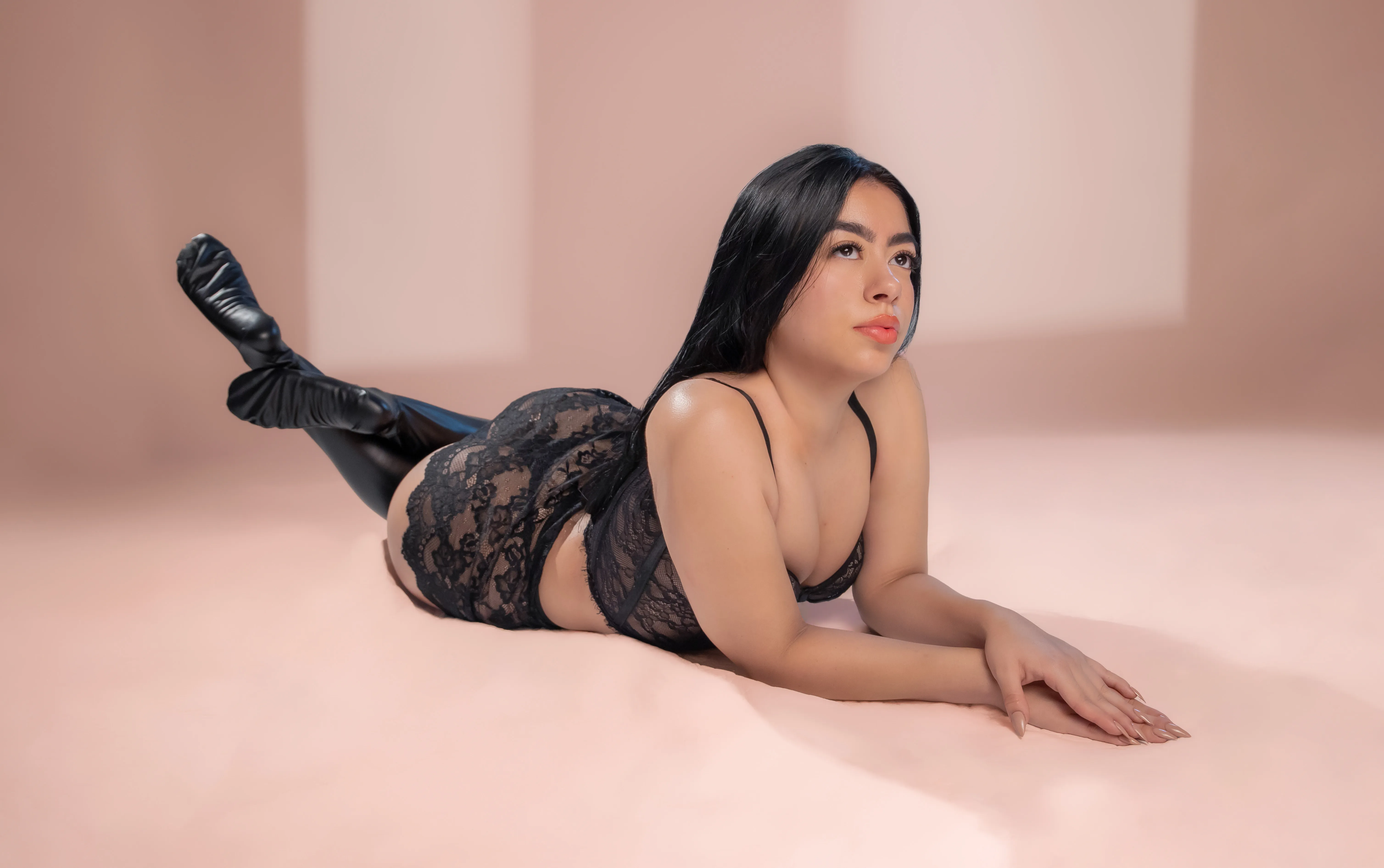 Live sex webcam photo for SofiaSnoww #8606295