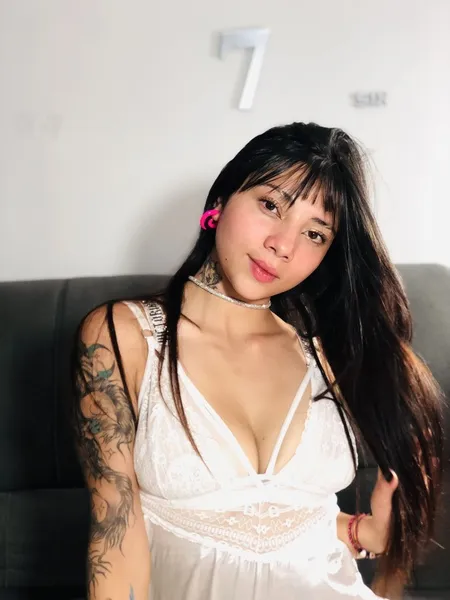 Live sex webcam photo for SaraAdamsss #6056292