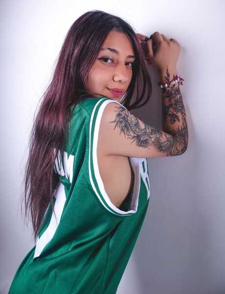 Live sex webcam photo for SaraAdamsss #6056249