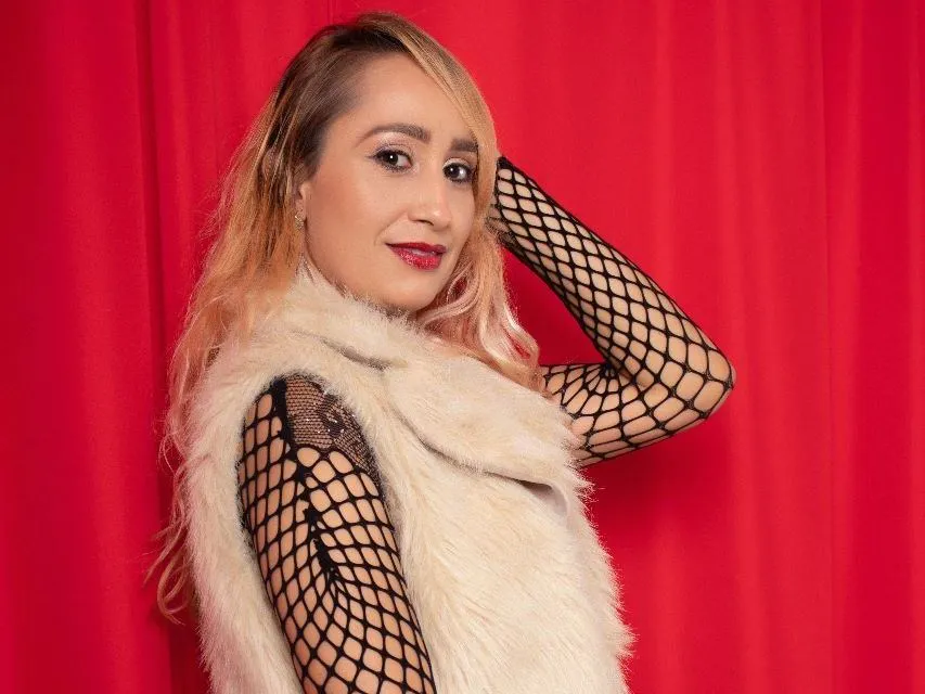 Live sex webcam photo for YessyPerland #5842785