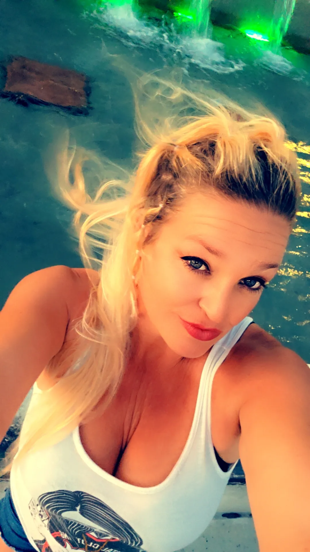 Live sex webcam photo for CaliStar23 #7345683