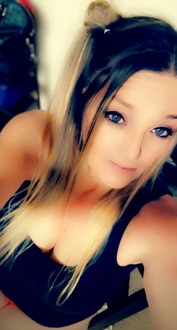 Live sex webcam photo for CaliStar23 #7345646