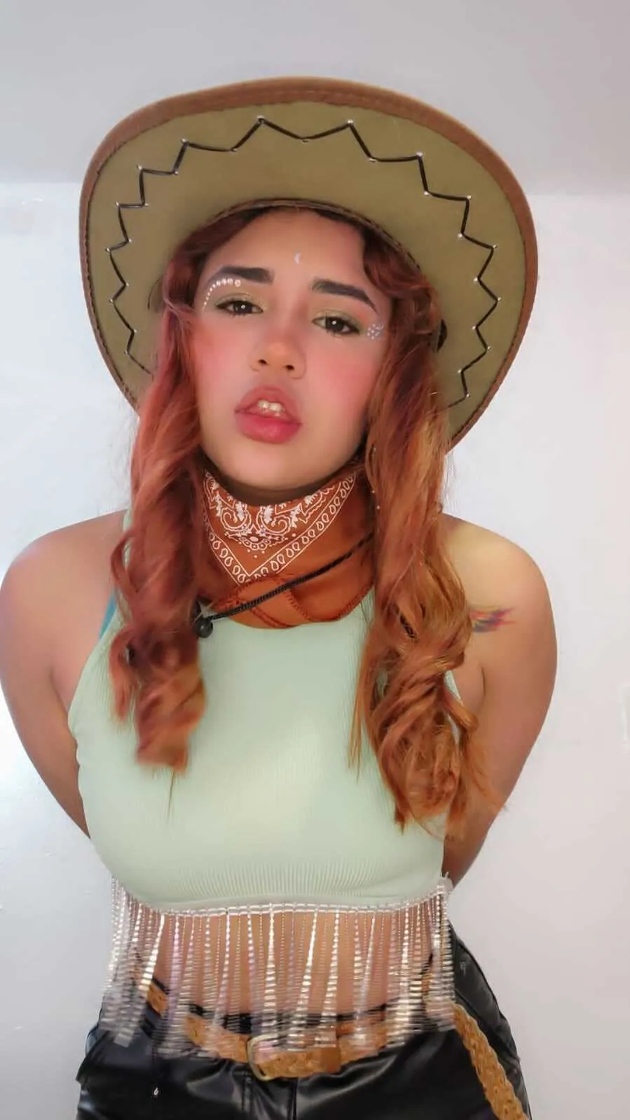 Live sex webcam photo for LunaBritton #7421428