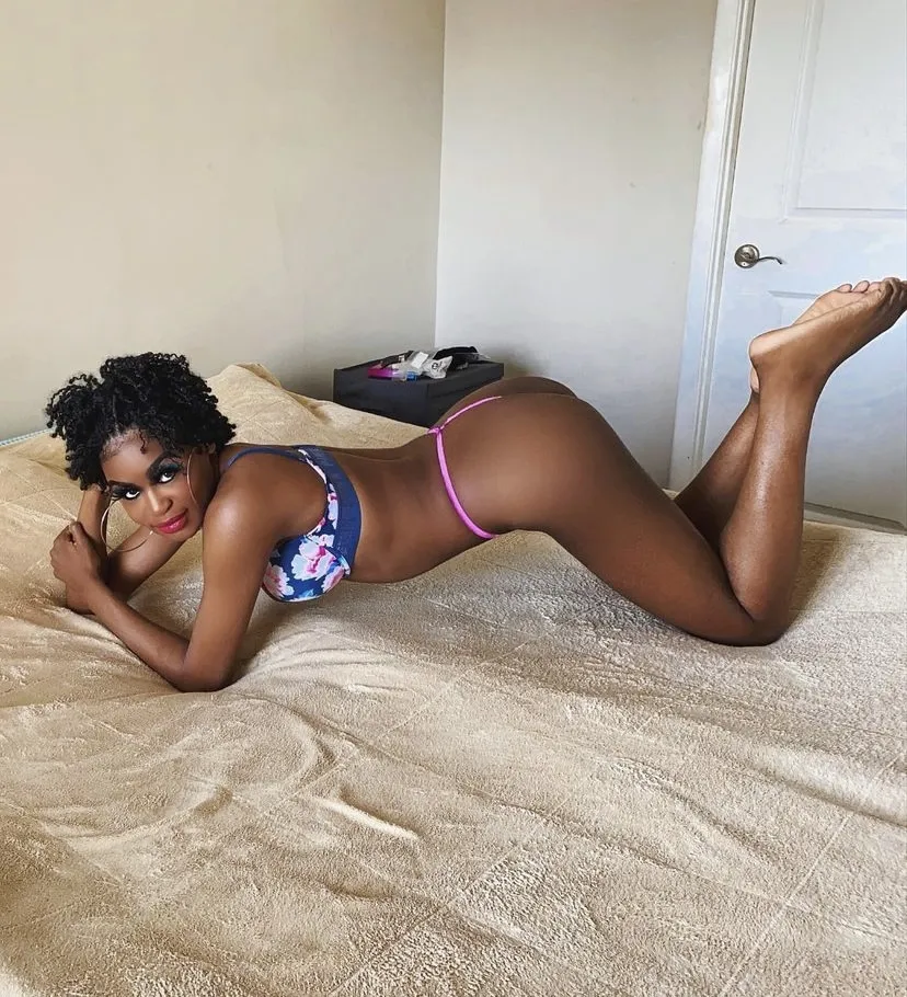 Live sex webcam photo for JasmineLinley #7469081