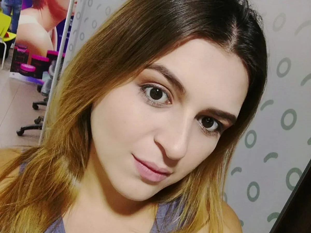 Live sex webcam photo for CristalGrey21 #5758332