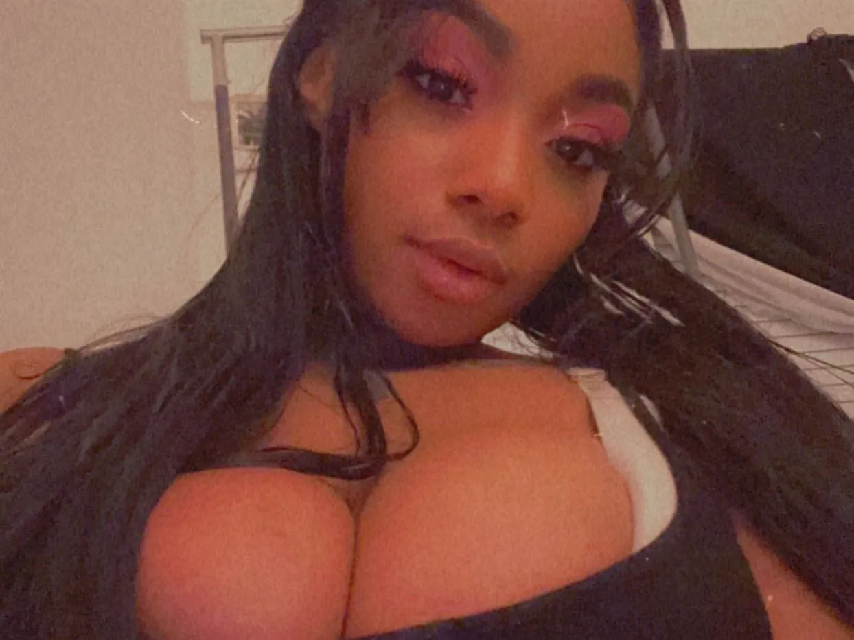 Live sex webcam photo for LuxurioussDrippsz #5746003