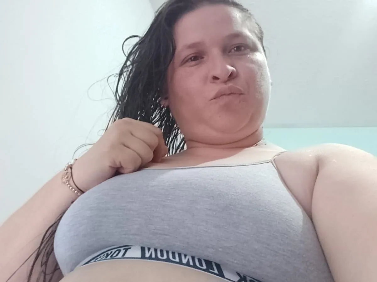 Live sex webcam photo for DANNAFINDOM #5758816