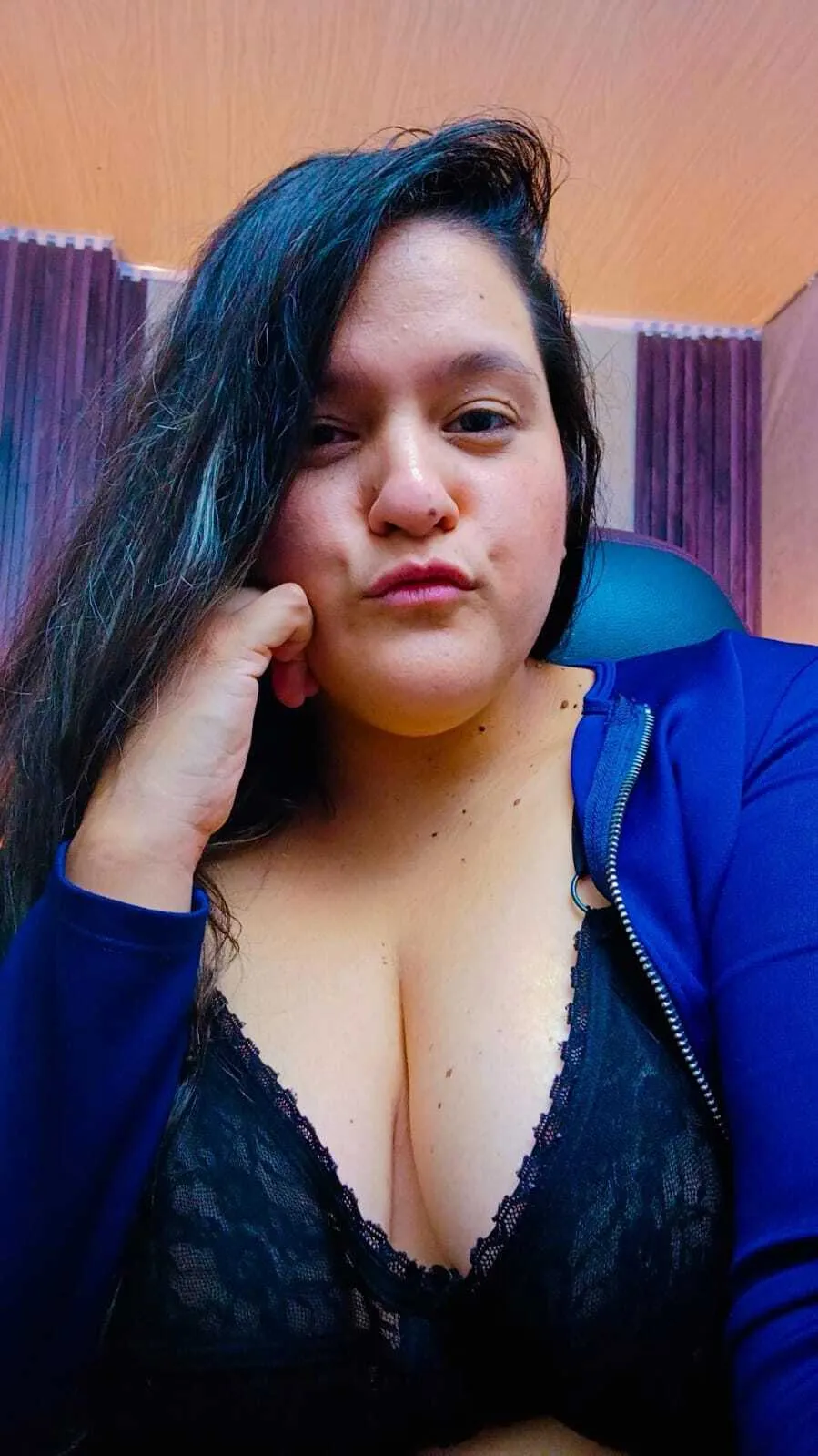 Live sex webcam photo for OlivaFoxx19 #8210423