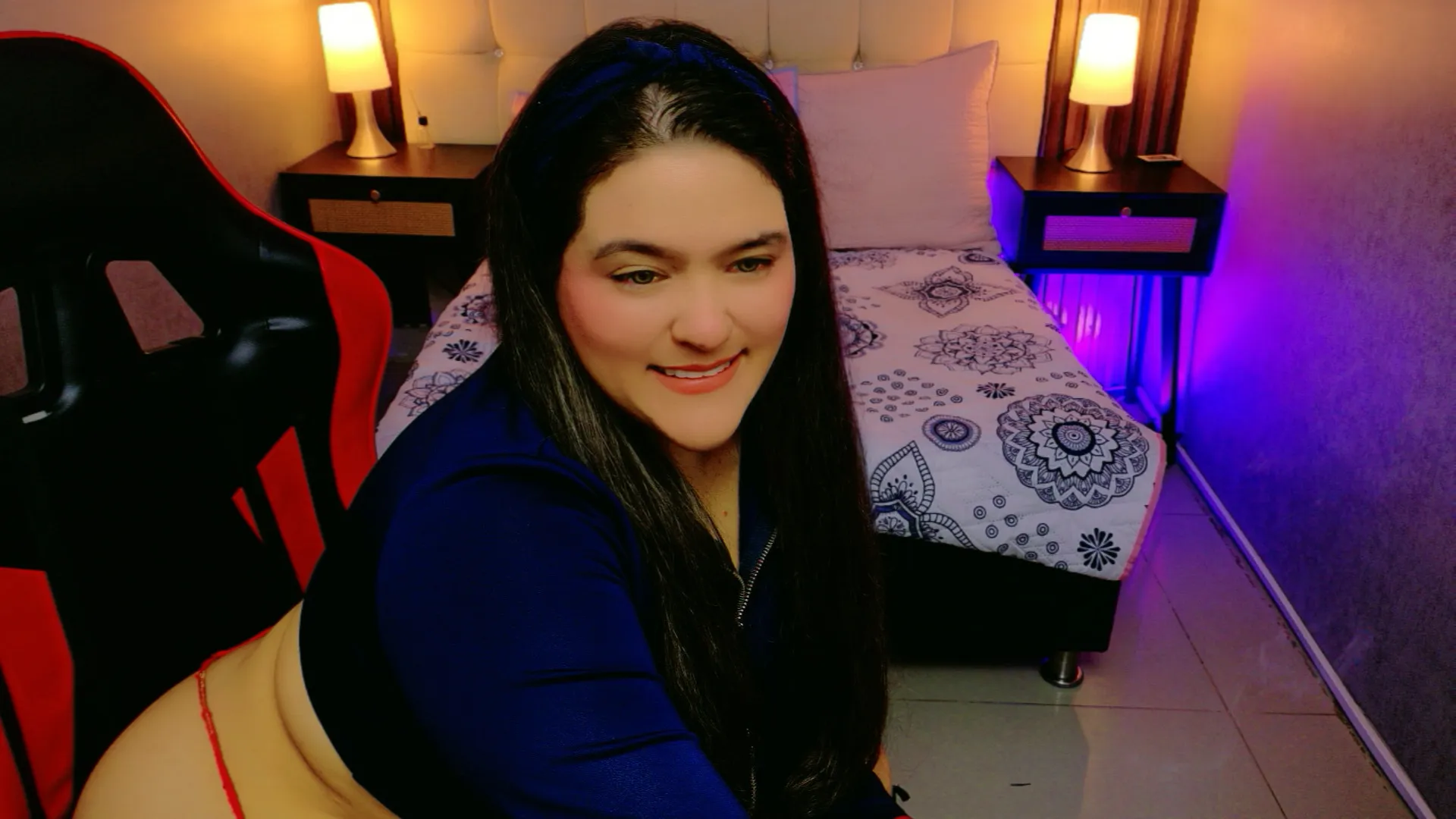 Live sex webcam photo for OlivaFoxx19 #8363667