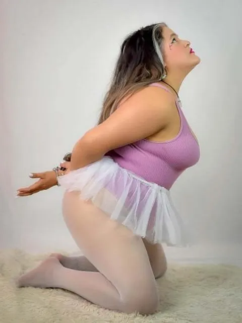 Live sex webcam photo for OlivaFoxx19 #7280816