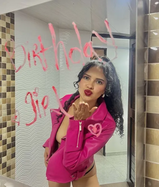 Live sex webcam photo for AlaskaBlueee #7073882