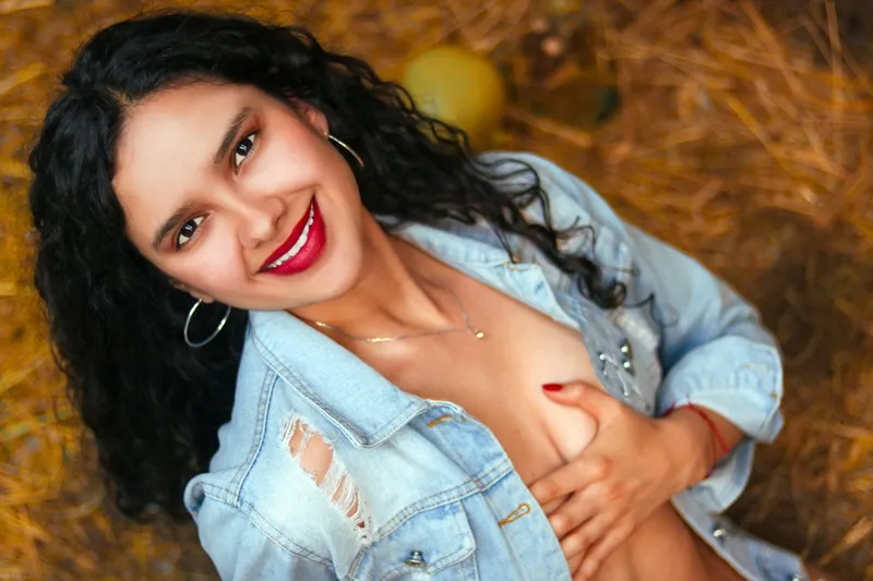 Live sex webcam photo for AlaskaBlueee #6009867