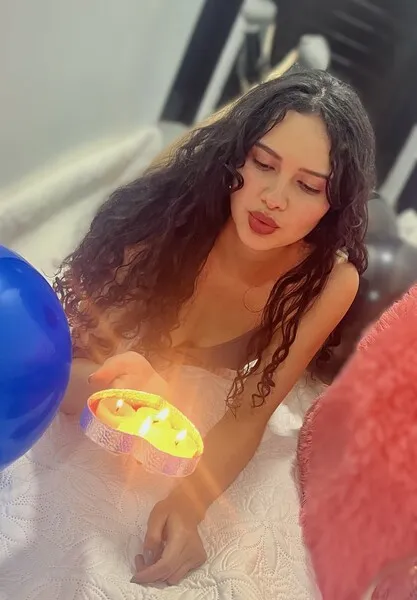 Live sex webcam photo for AlaskaBlueee #7073887